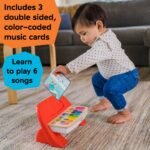 Bebe duke eksploruar piano muzikore Magic Touch