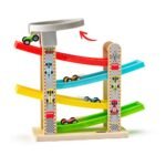 Pistë druri me makina për fëmijë