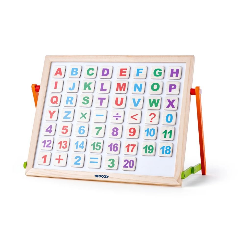 Tabelë edukative me shkronja dhe numra magnetikë