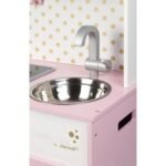 Detaj i lavamanit inox dhe rubinetit të Kuzhinës Candy Chic.