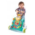 Fëmijë duke përdorur Baby Walker 3 në 1 për hapat e parë