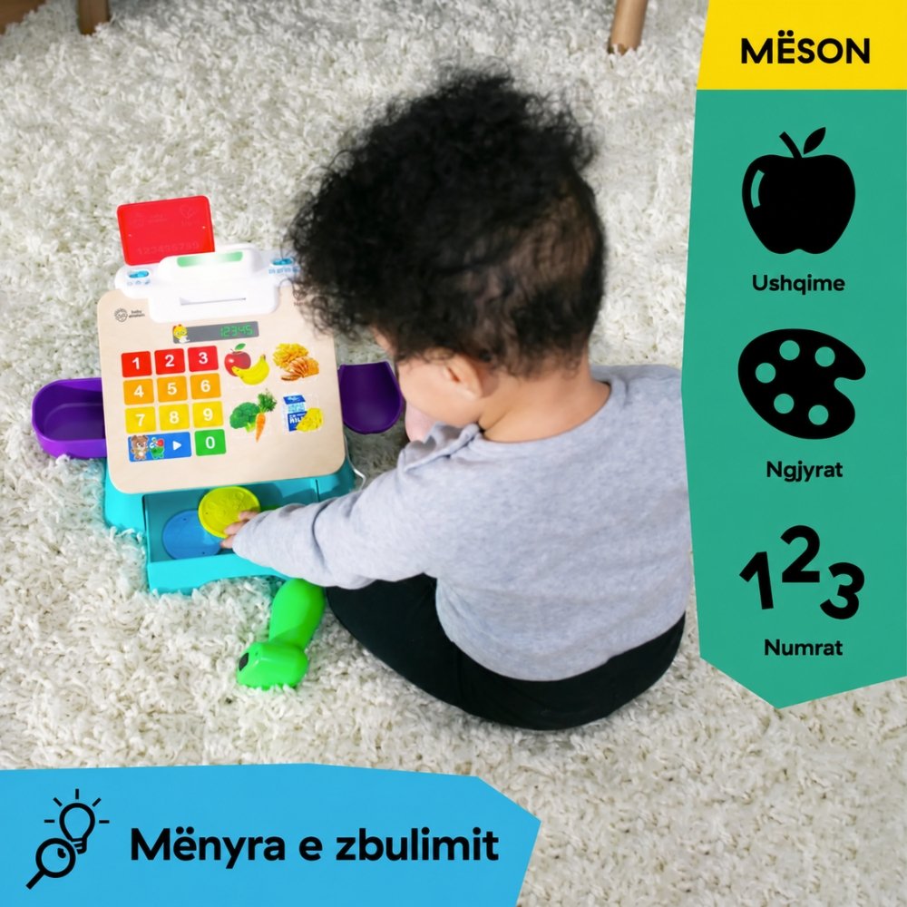 Fëmijë duke mësuar me kasën e marketit interaktive Hape