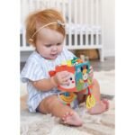 Bebe duke luajtur me kubin sensorial Infantino